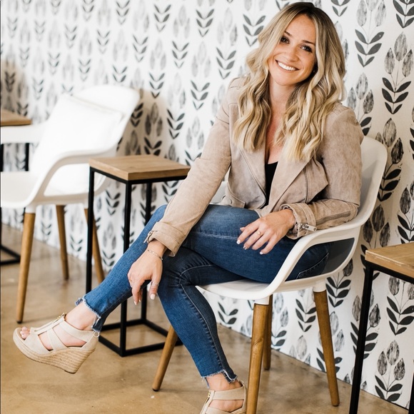 Meet your Posher, Scotti - Picture 1 of 2